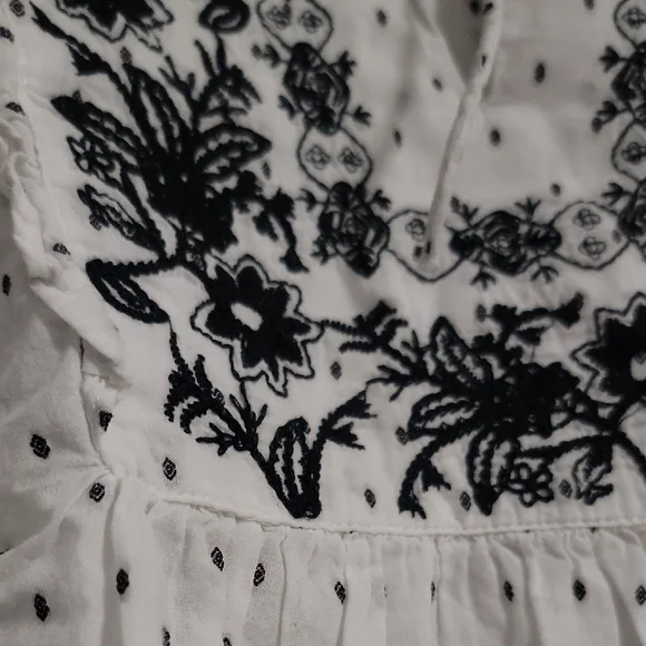 Loft Sleeveless Embroidered Blouse With Polka Dots Size XL White Black - Picture 3 of 4